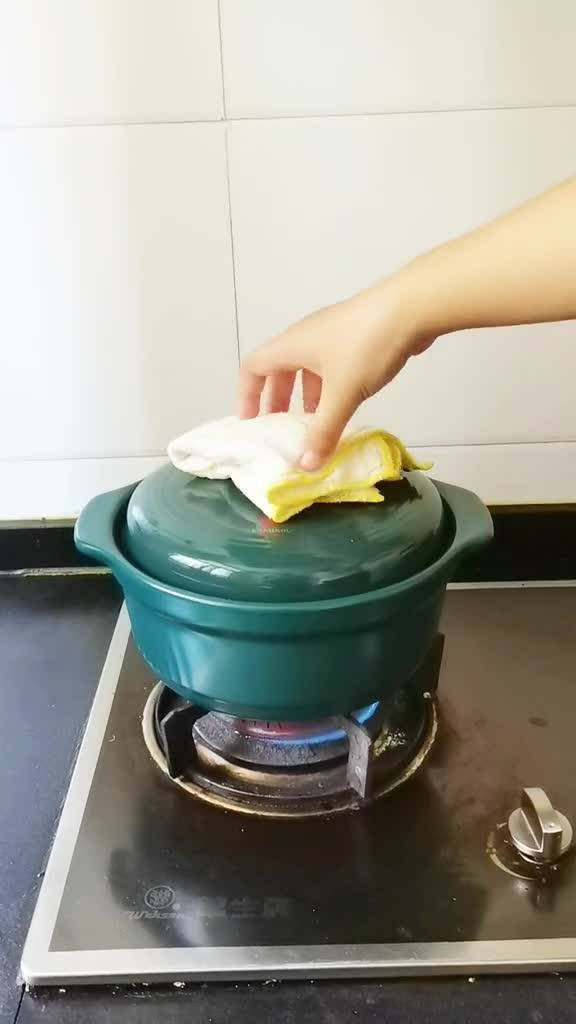 砂鍋 顏值與實(shí)力兼?zhèn)涞膹N房網(wǎng)紅，如何選對(duì)耐住冰火考驗(yàn)的好廚具？